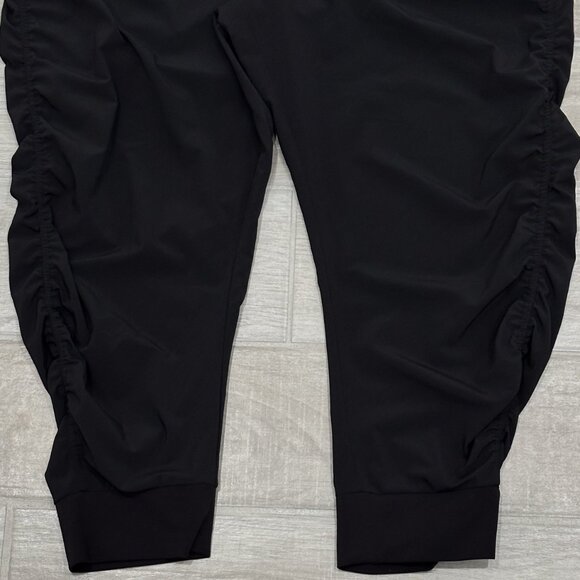 Athleta Attitude Featherweight Stretch High Rise Crop Pant in Black Size 12 - Picture 9 of 16